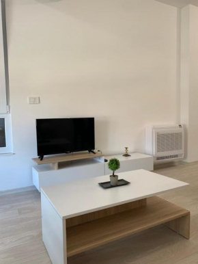 E&M Apartman